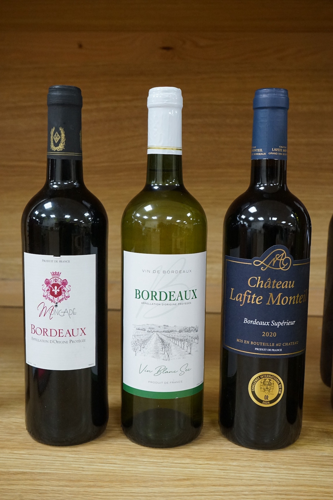 Six bottles of red and white wine to include Chablis Premier Cru 2001, Domaine Du Parc Muscadet 2003, Vin De Bordeaux, Chateau Lafite Monteil Bordeaux Supérieur 2020, Moncade Bordeaux and Buzet 1996. Condition - fair